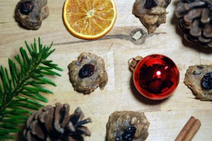 Pekannuss-Cookies mit Schokostückchen und Cranberries