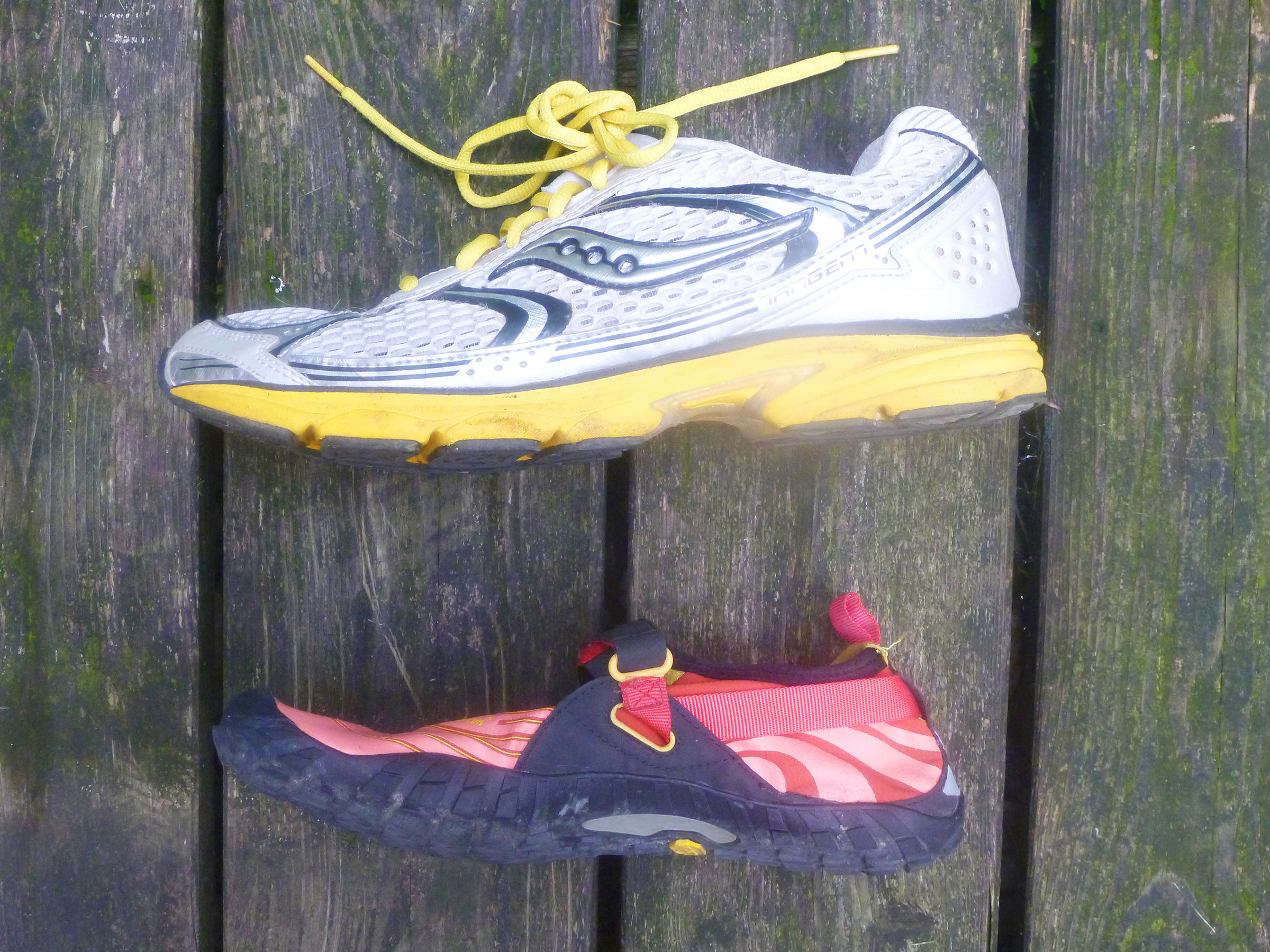 Vibrams-vs-Sportschuhe