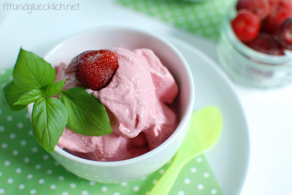 Frozen-Yogurt-Strawberry-1