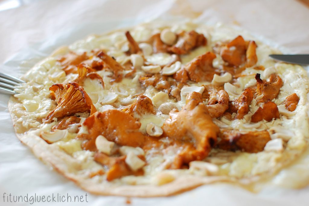 flammkuchen, tarte flambe, eierschwammerl, cashews, clean eating, 9qj86.w4yserver.at