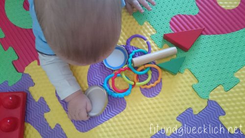 lieblingsspielzeug, favorite toys, 7 months, 7 monate, frugal, einfach, billig, günstig, baby, kind, 9qj86.w4yserver.at