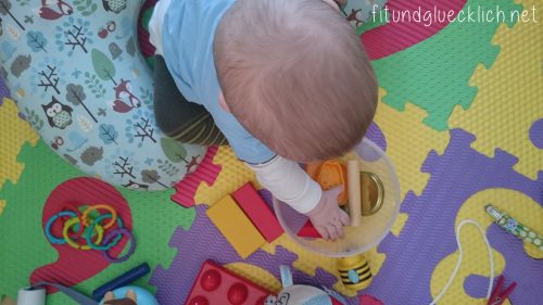 lieblingsspielzeug, favorite toys, 7 months, 7 monate, frugal, einfach, billig, günstig, baby, kind, 9qj86.w4yserver.at