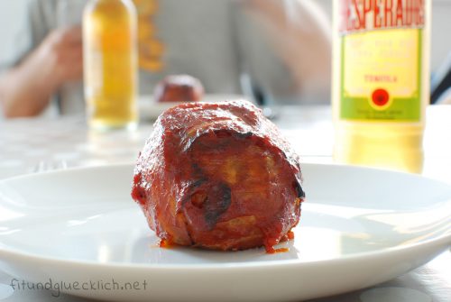 Fußball EM - mit Käse gefüllte Fleischbälle im Speckmantel glasiert mit BBQ Sauce