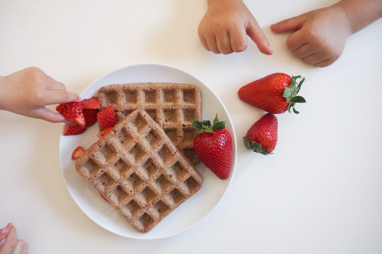 Erdbeerwaffeln - Waffeln mit Erdbeeren im Teig